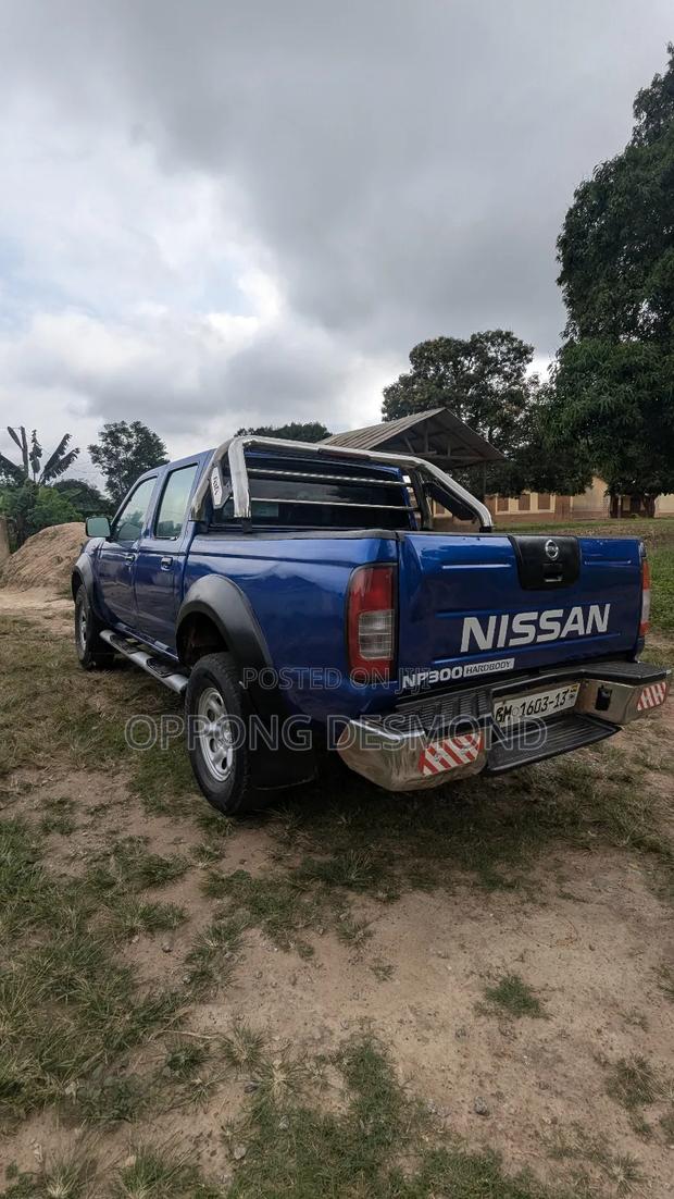 Nissan Hardbody 2013 Blue