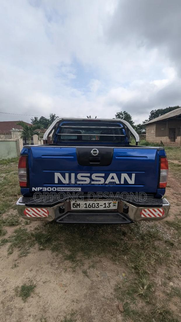 Nissan Hardbody 2013 Blue