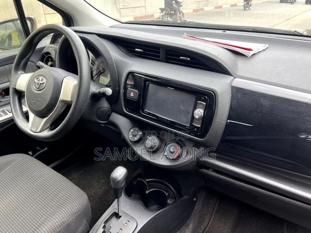 Toyota Vitz 1.3 AWD 3dr 2016 Gray