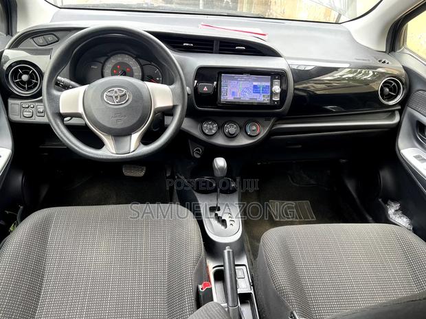 Toyota Vitz 1.3 AWD 3dr 2016 Gray