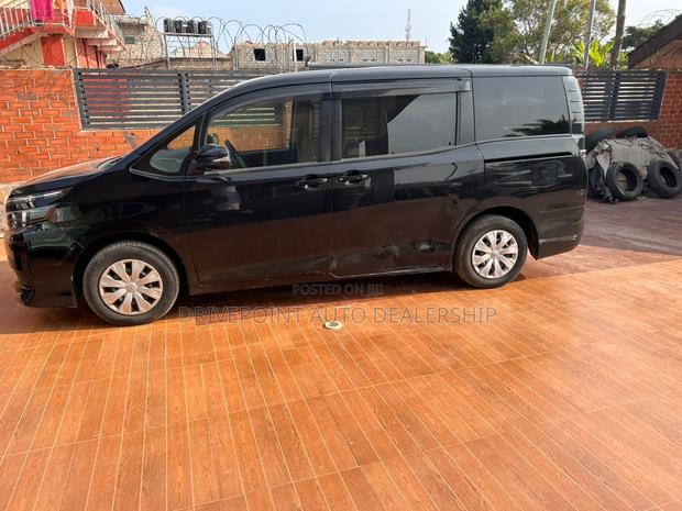 Toyota Voxy 2015 Black