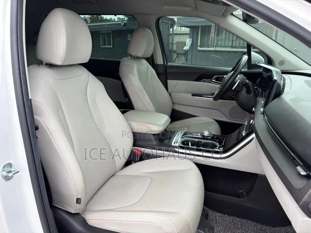 Kia Carnival 2023 White