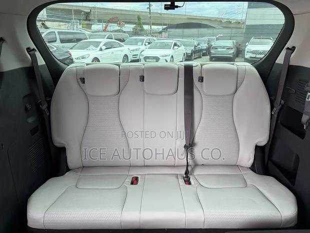 Kia Carnival 2023 White