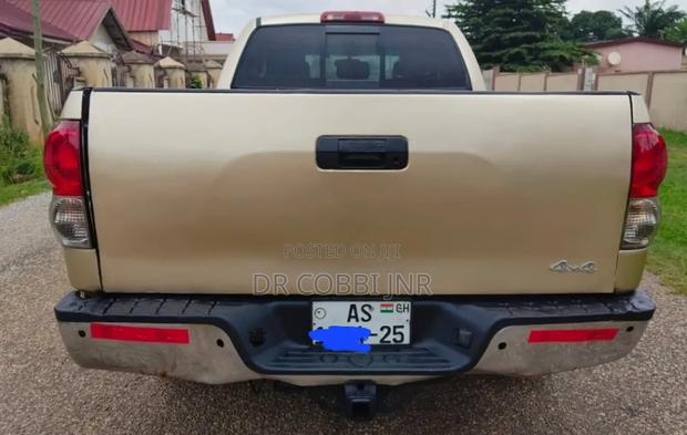 Toyota Tundra 2010 Gold
