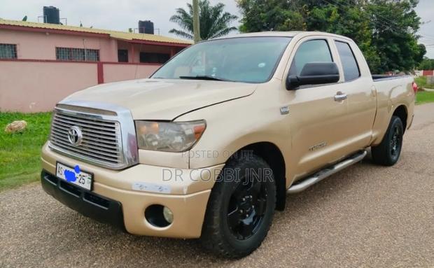 Toyota Tundra 2010 Gold