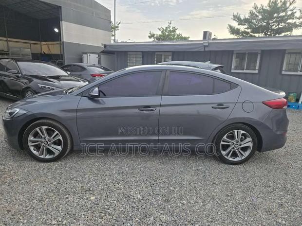 Hyundai Avante 2018 Gray