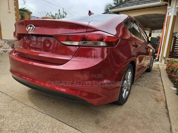 Hyundai Elantra Limited Sedan FWD (2.0L 4cyl 6A) 2017 Red