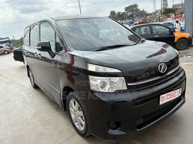 Toyota Voxy 2013 Black