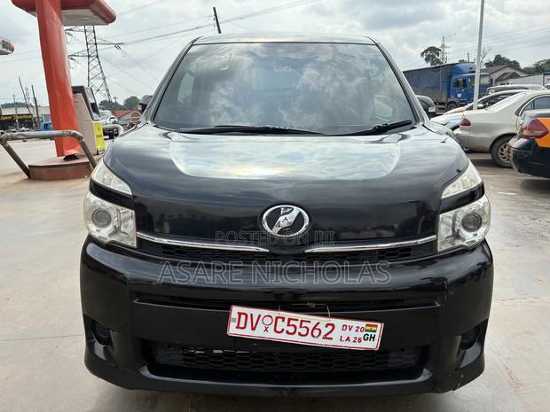 Toyota Voxy 2013 Black