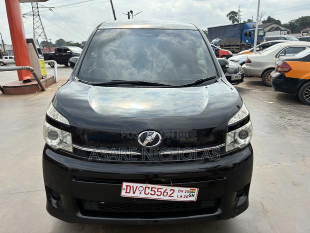 Toyota Voxy 2013 Black