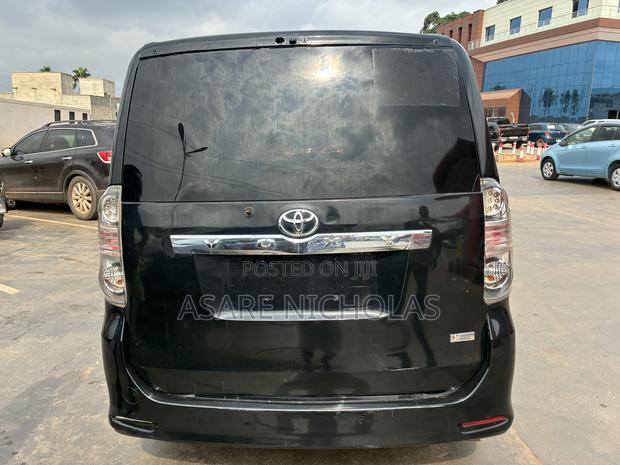Toyota Voxy 2013 Black