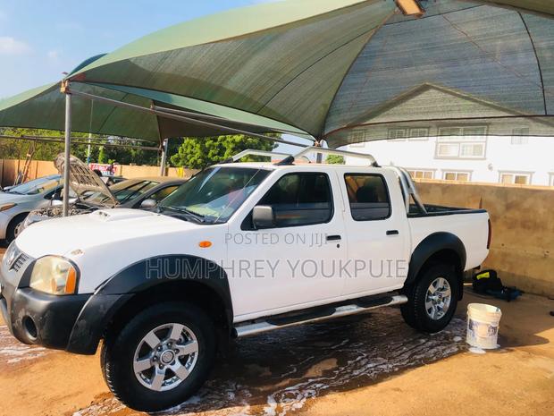 Nissan Hardbody 2015 White