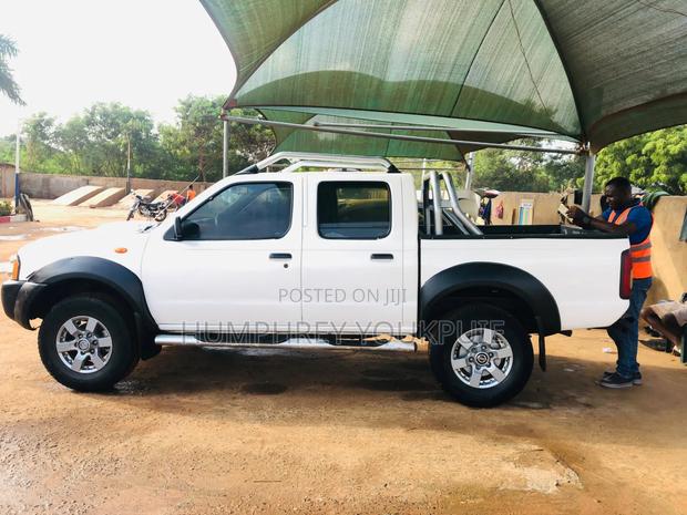 Nissan Hardbody 2015 White
