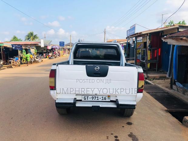 Nissan Hardbody 2015 White
