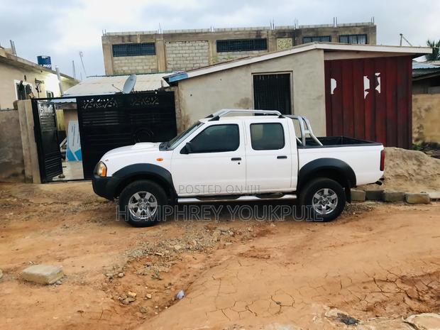 Nissan Hardbody 2015 White