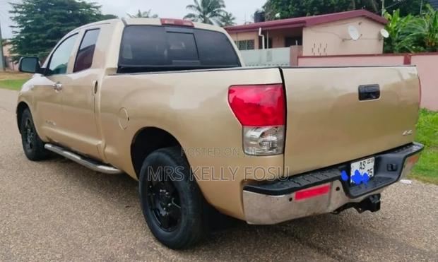 Toyota Tundra 2010 Gold