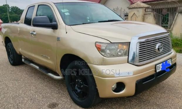 Toyota Tundra 2010 Gold