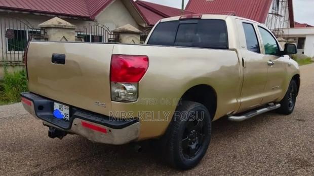 Toyota Tundra 2010 Gold