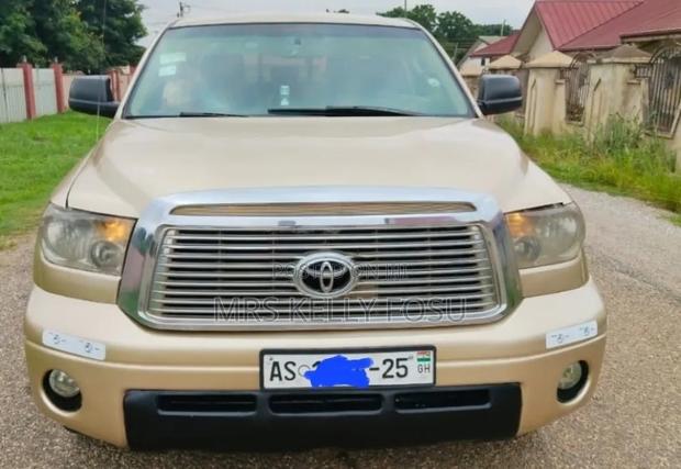 Toyota Tundra 2010 Gold