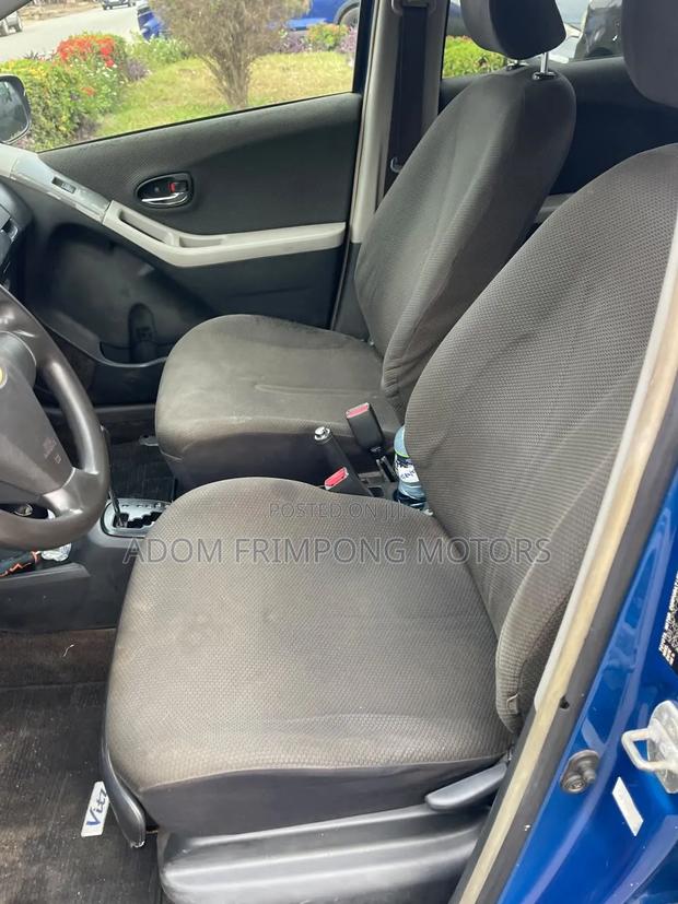 Toyota Vitz 2010 Blue