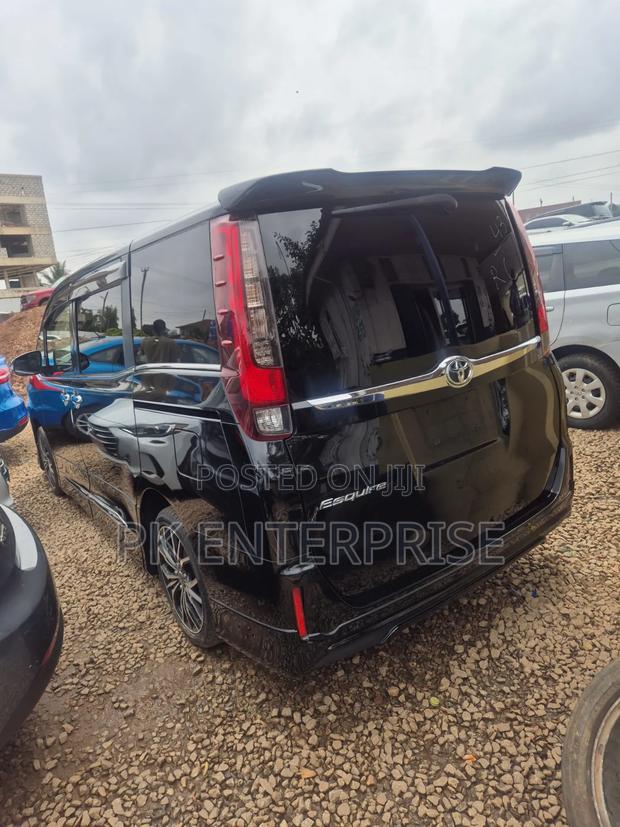 Toyota Esquire 2016 Black