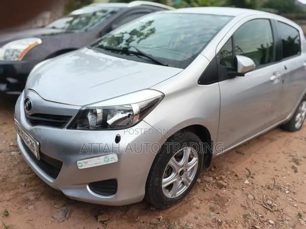 Toyota Vitz 2012 Silver