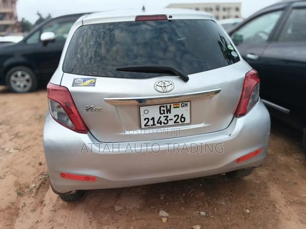 Toyota Vitz 2012 Silver