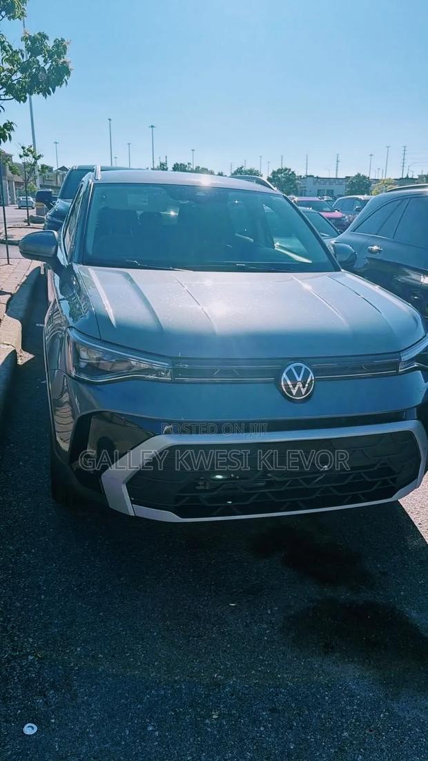 Volkswagen Taos SE 4MOTION 2025 Gray
