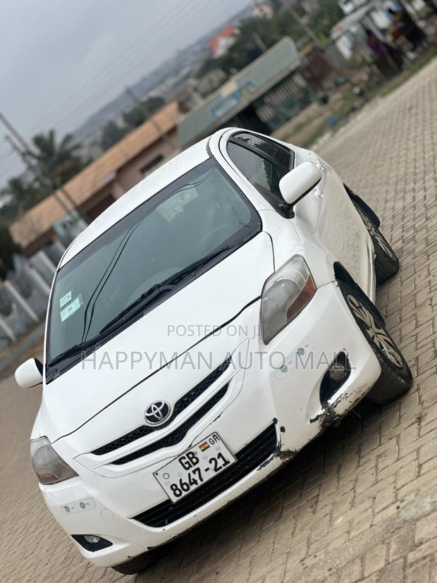 Toyota Yaris 2012 White