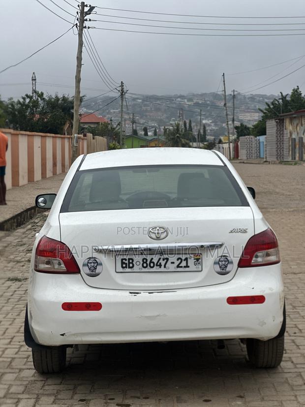 Toyota Yaris 2012 White