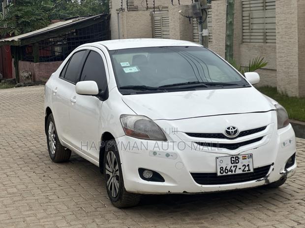 Toyota Yaris 2012 White