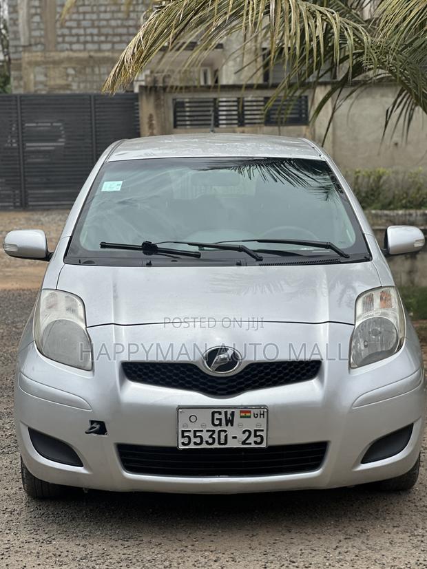 Toyota Vitz 1.3 FWD 5dr 2010 Silver