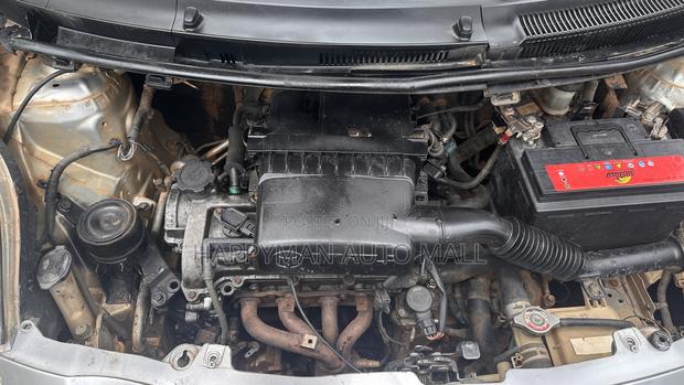 Toyota Vitz 1.3 FWD 5dr 2010 Silver
