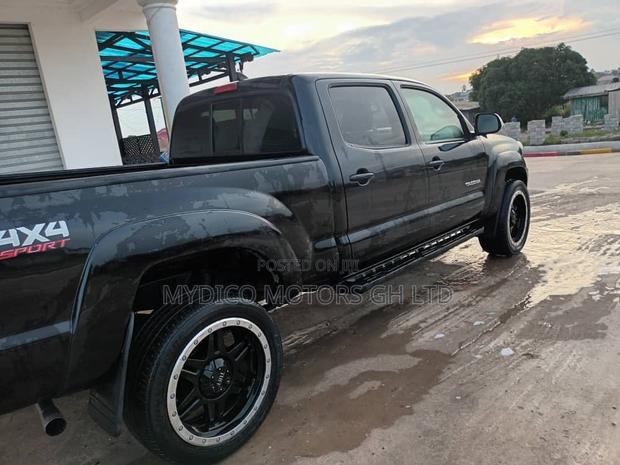 Toyota Tacoma 4dr Double Cab 2016 Black