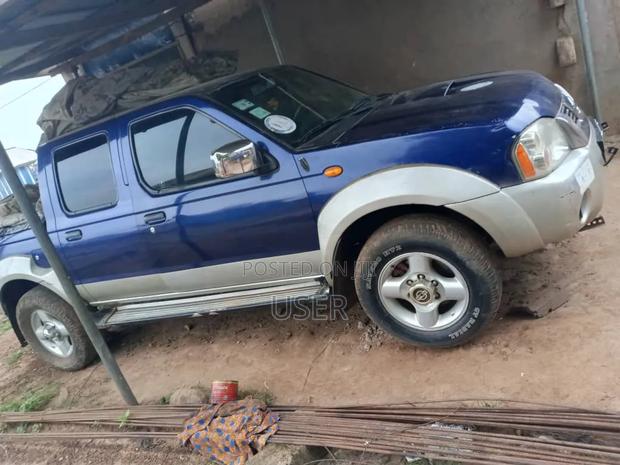 Nissan Hardbody 2013 Blue