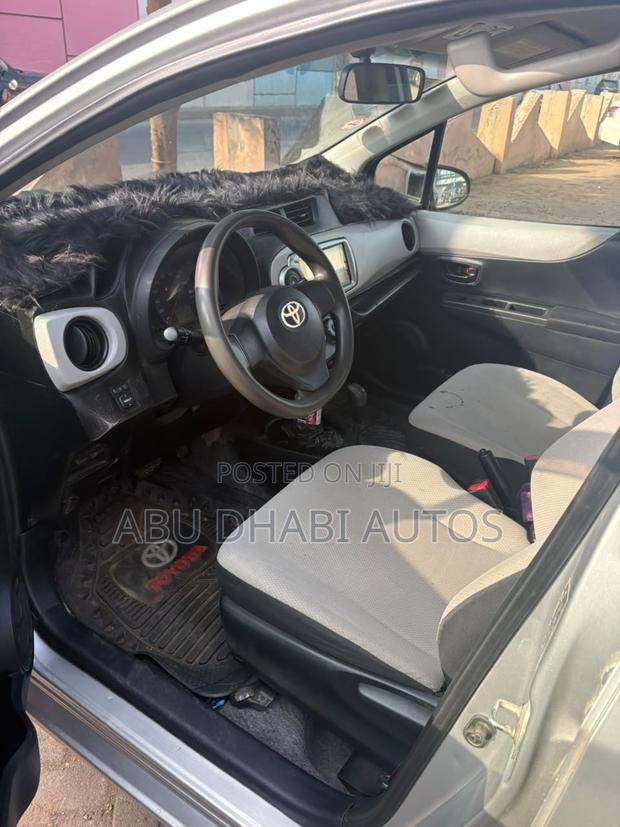Toyota Vitz 1.3 AWD 5dr 2012 Silver