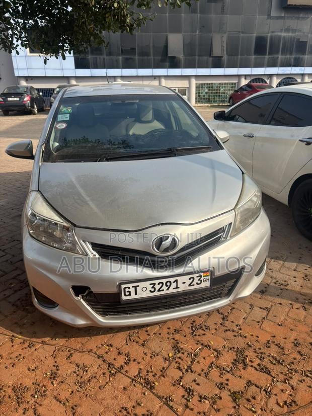 Toyota Vitz 1.3 AWD 5dr 2012 Silver
