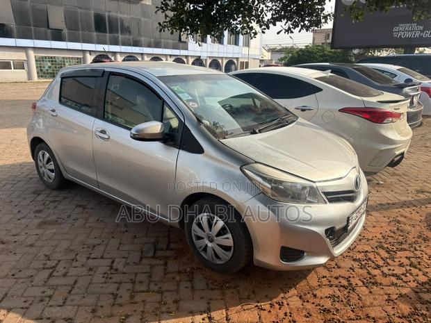 Toyota Vitz 1.3 AWD 5dr 2012 Silver