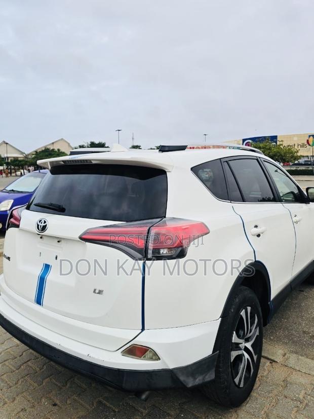 Toyota RAV4 LE AWD (2.5L 4cyl 6A) 2017 White