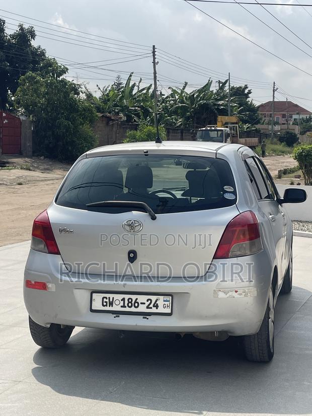 Toyota Vitz 1.3 AWD 5dr 2010 Silver
