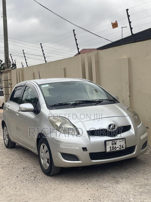 Toyota Vitz 1.3 AWD 5dr 2010 Silver