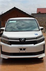 Toyota Voxy 2016 White for sale