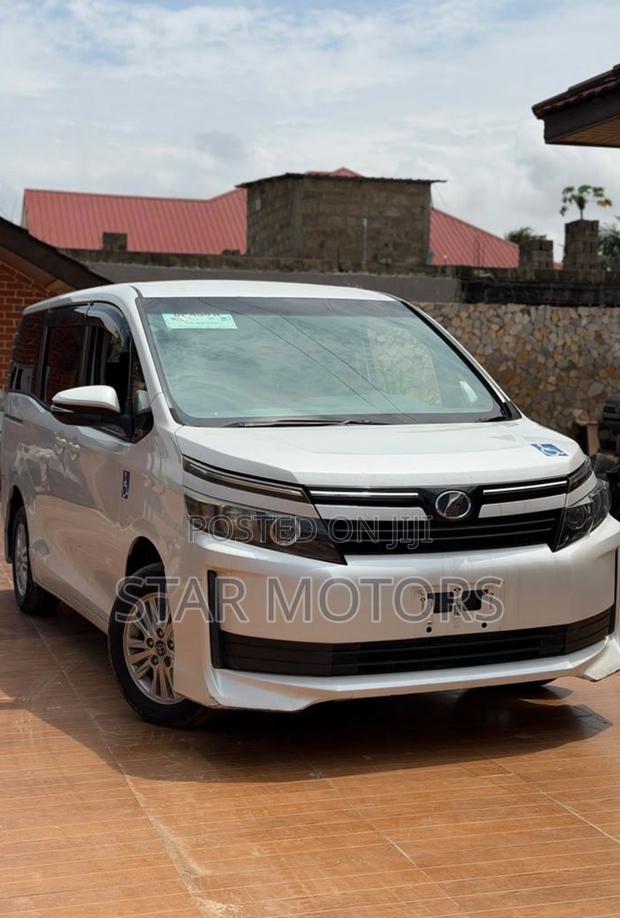 Toyota Voxy 2016 White