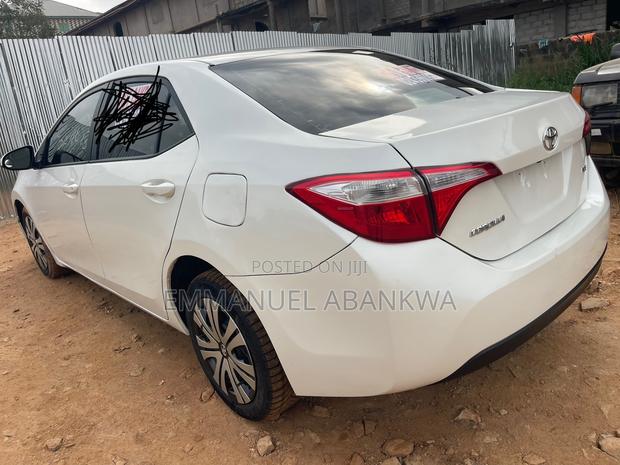 Toyota Corolla 2019 White