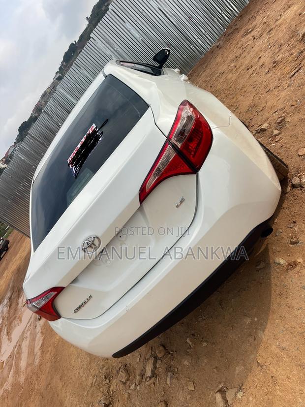 Toyota Corolla 2019 White