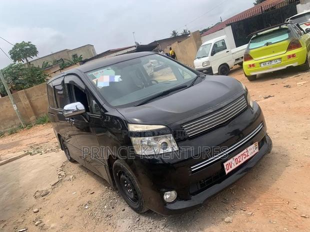 Toyota Voxy V 2WD 8-Seater 2013 Black