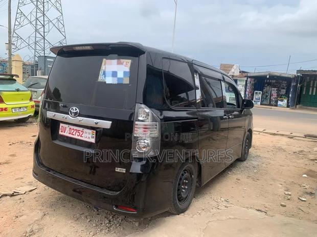 Toyota Voxy V 2WD 8-Seater 2013 Black