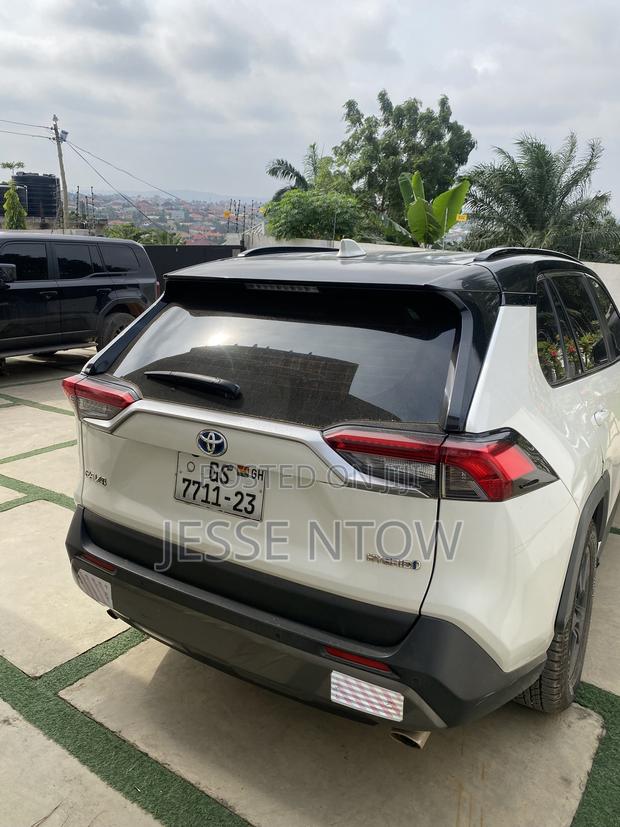 Toyota RAV4 XLE 2021 Black