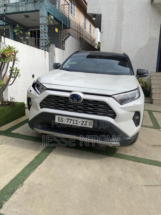 Toyota RAV4 XLE 2021 Black