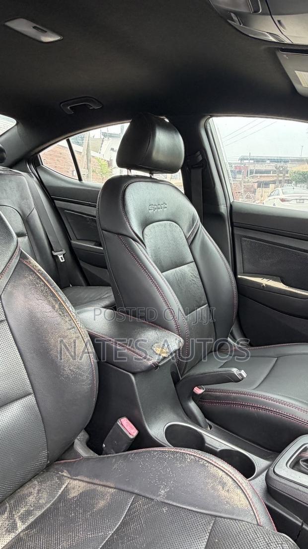 Hyundai Elantra Sport Sedan FWD (1.6L 4cyl 6M) 2017 Silver
